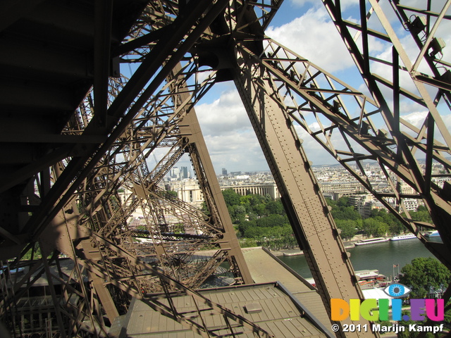 SX18348 View from Eiffel tower through beams